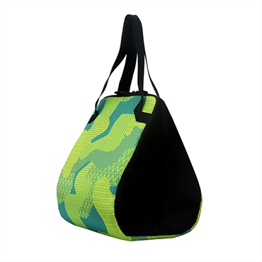 School lunch bag in green and black color scheme with convenient black handle.